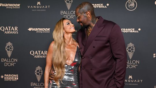 Oud-topvoetballers gaan uit hun dak na bijzonder optreden van bekende presentatrice