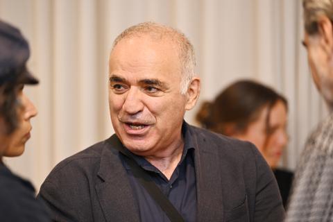 'Schaakgrootheid Garry Kasparov (63) was doelwit van een moordplan'
