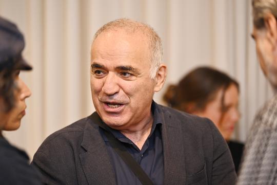 'Legendarische schaker Garry Kasparov (63) doelwit van moordplan na kritiek op Vladimir Poetin'