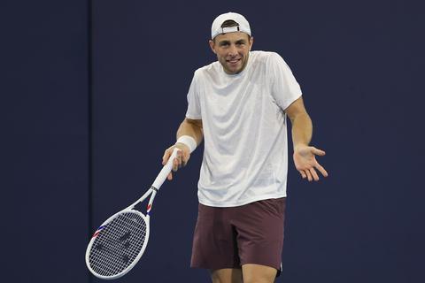 Vroege uitschakeling voor toptennisser Tallon Griekspoor in Peking, maar kassa rinkelt