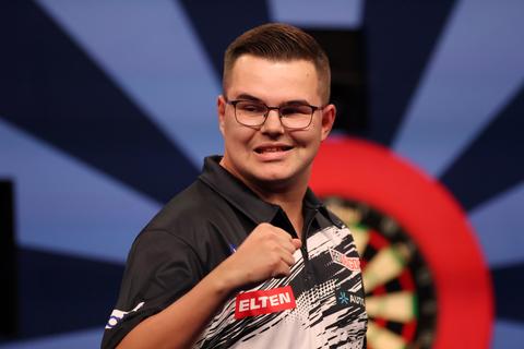 Gian van Veen knokt op World Grand Prix: topdarter samen met landgenoot in kwartfinale