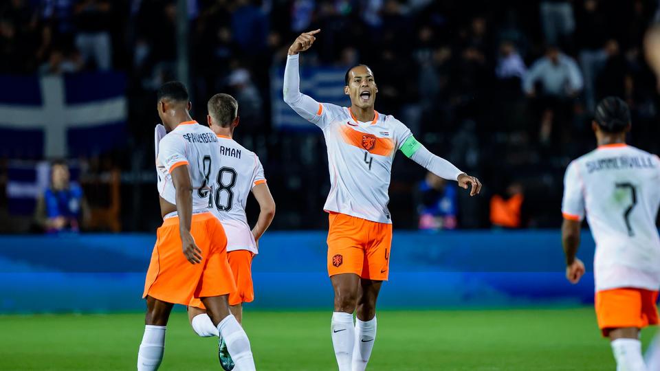 Virgil van Dijk pept de boel op bij Oranje. ©PRO SHOTS.