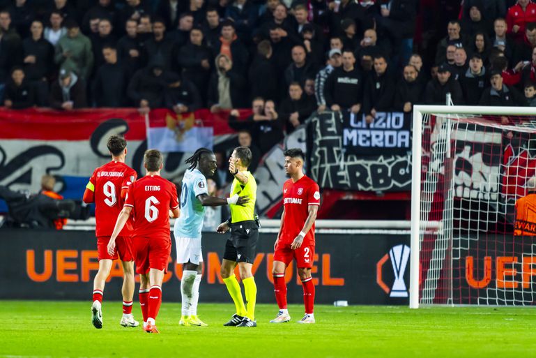 FC Twente heeft daders van racisme in het oog: zestien fans krijgen stadionverbod