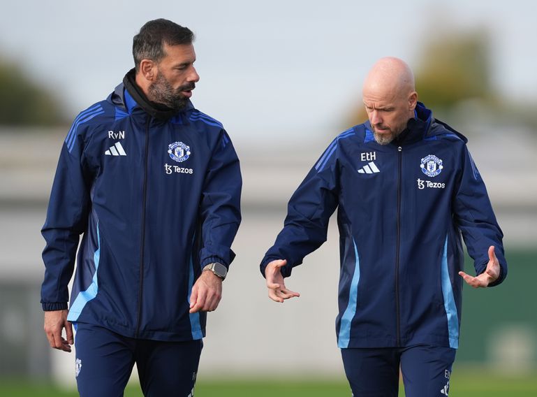 Ruud van Nistelrooij spreekt over eerste gesprek met Erik ten Hag na ontslag bij Manchester United