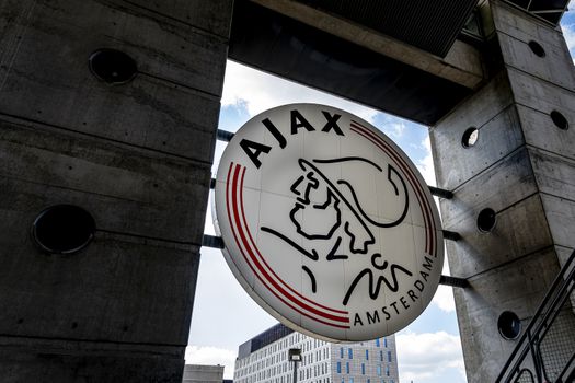 Ajax loopt 'verbinder' mis, opnieuw onrust binnen top van de club