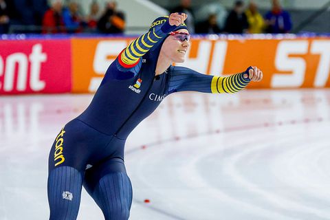Grote verrassing van NK afstanden schaatst zonder voorste kruisband en klopt onder meer Jutta Leerdam