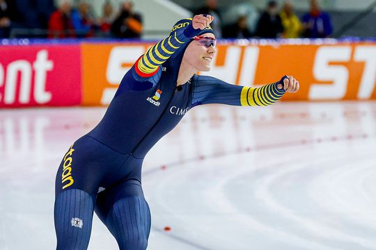 Grote verrassing van NK afstanden schaatst zonder voorste kruisband en klopt onder meer Jutta Leerdam