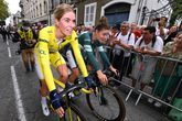 Demi Vollering (links) en Lotte Kopecky in betere tijden tijdens de Tour de France van 2023 © Getty Images