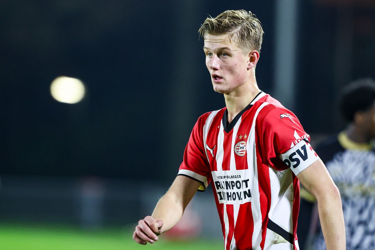 'Luuk Junior' slachtoffer van voetbalhumor bij PSV: 'Ze zeggen altijd: zit je weer naast je vader?'