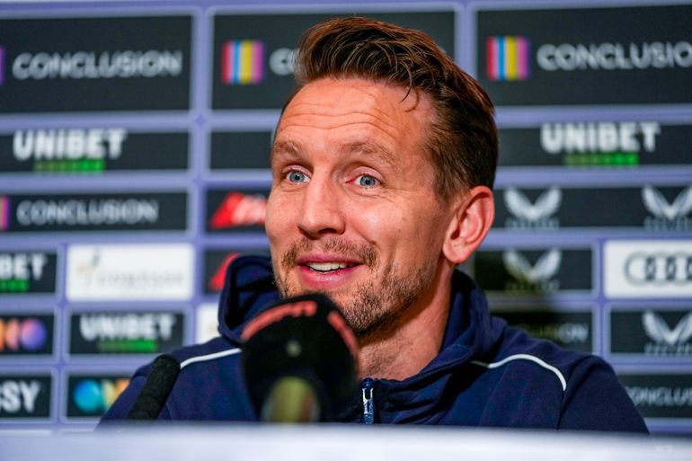 Luuk de Jong grapt over 'vergezochte' beelden op televisie: 'Volgende keer ga ik wel naar de wc'