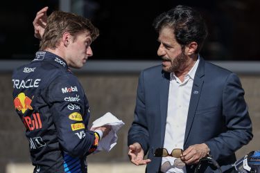 Max Verstappen klaart voorafgaand aan de race de lucht in 'goed gesprek' met FIA-president