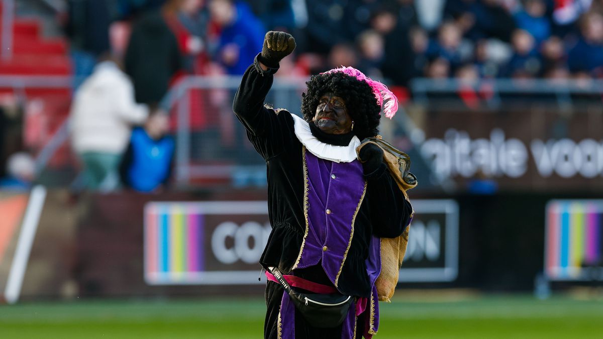 FC Utrecht snapt niet hoe zwarte piet op het veld kwam: 'Zullen dit onderzoeken'