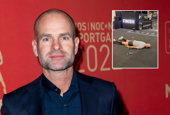 ‘Leeggetrokken’ Erben Wennemars en zoon stelen de show met ‘bloedfanatiek’ optreden: ‘Het is niet eens meer gek’