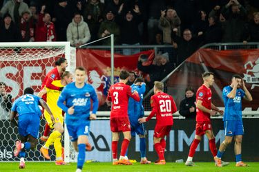 Reactie van AZ-schlemiel Troy Parrott in kleedkamer onthuld na mislukte panenka, tegenstander zegt sorry