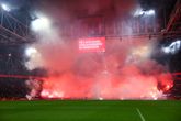 Het vuurwerk bij Ajax - FC Groningen verpestte het laatste uitje van een ernstig zieke fan. ©Pro Shots