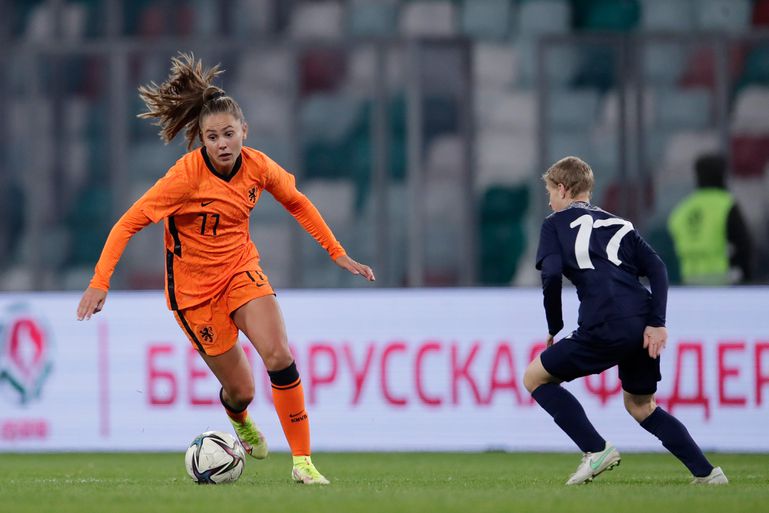 Voetbaltrainer gaat flink over de schreef richting speelsters: 'Ik ga je vermoorden, ik kom naar je huis'