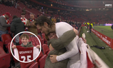 Wout Weghorst met een kleine Ajax-fan. ©Screenshot ESPN.