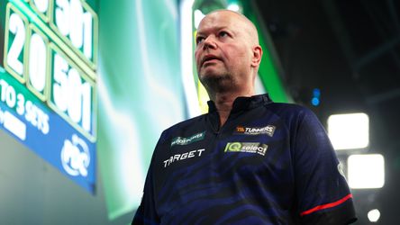 Onbegrip over Raymond van Barneveld op WK darts: 'Dat zal hij zichzelf nu ook kwalijk nemen'