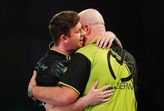 Callan Rydz en Michael van Gerwen © Getty Images