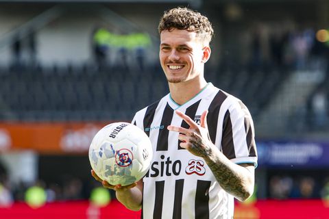 Heracles slaat enorme slag na recordtransfer van spits naar AZ: 'Voor mij een makkelijke keuze'