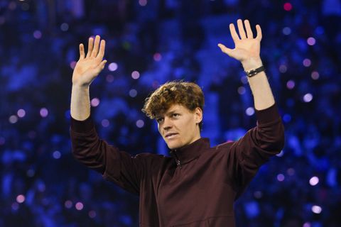 Getergde Jannik Sinner blikt terug op bewogen jaar met moeilijke dieptepunten: 'Ik zie grote lessen'