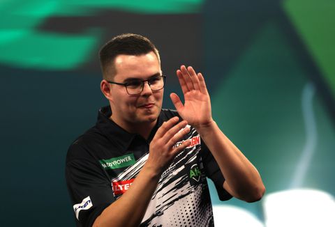 Hulde voor Gian van Veen na 'volwassen wedstrijd': 'Hij heeft een reële kans om wereldkampioen te worden'