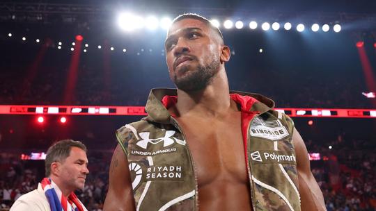 Opmerkelijk statement over de zware crash van topbokser Anthony Joshua: 'Hij vroeg om te ruilen'