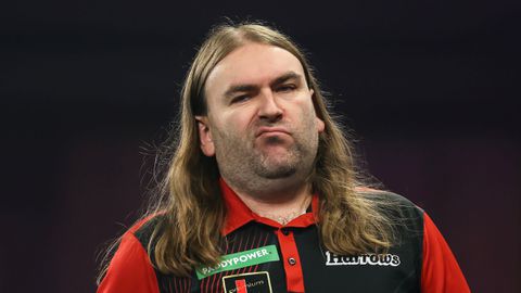 Hartverwarmend eerbetoon voor Ryan Searle in halve finale WK darts wegens oogaandoening
