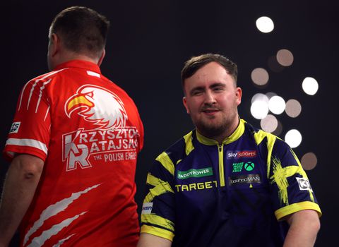 Luke Littler draait 180 graden na bereiken halve finale op WK darts: 'Wil ze weer aan mijn zijde'