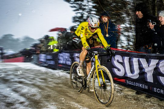 Noodlot slaat weer toe voor pechvogel Wout van Aert: toprenner moet per direct stoppen met veldrijden