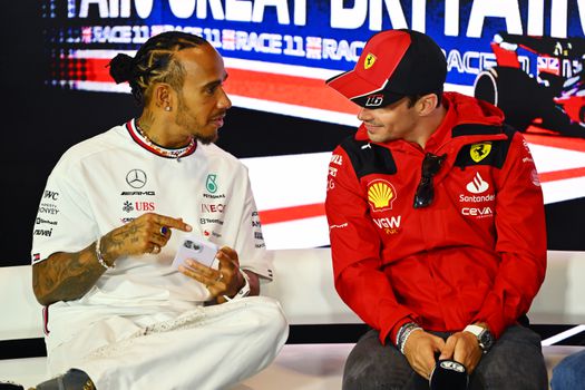 Formule 1 kijkt uit naar huwelijk tussen Lewis Hamilton en Ferrari: 'Iedereen wil dit zien'