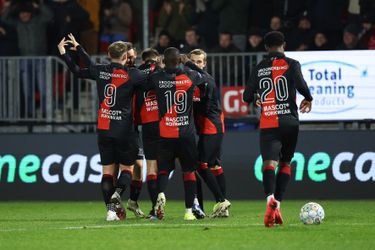 Almere City wint en wipt over Excelsior heen in Eredivisie