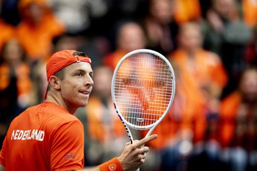 Botic van de Zandschulp laat zich verrassen door Zwitser in Davis Cup, 1-1 na eerste dag