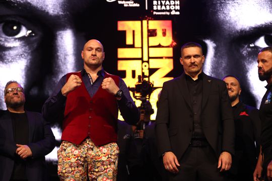 Tyson Fury haakt af voor partij met Oleksandr Usyk door gapend gat boven zijn oog