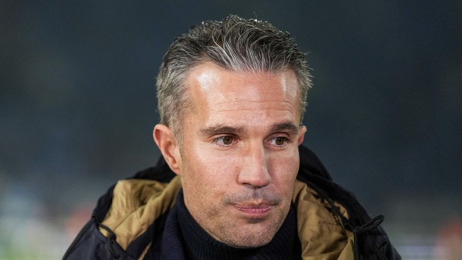 Buitenlandse media spreken schande van 'bizar scenario' in de Eredivisie: 'Robin van Persie kookt!'