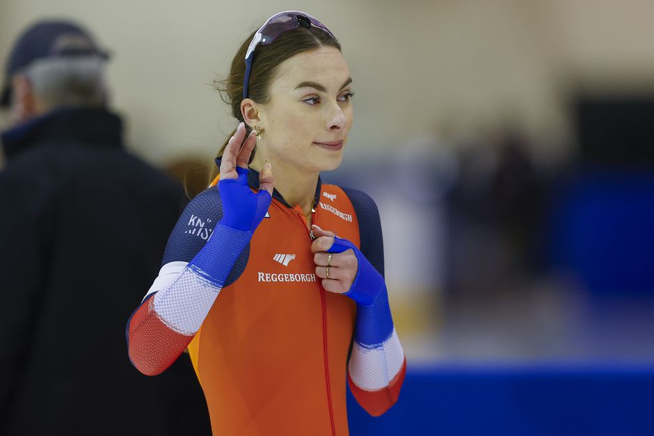 Femke Kok laat opnieuw niets heel van concurrentie op 500 meter, speciaal moment voor Suzanne Schulting