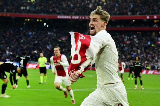 Ajax moet bouwen op 'echte Ajacieden' als Kenneth Taylor in strijd om koppositie Eredivisie