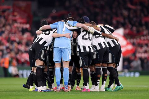 Spelers Newcastle United laten klein, verward meisje in de steek: roep om actie na 'schandaal' op Anfield