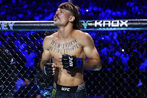 UFC-vechter loopt horrorblessure op aan beide voeten na oorlog in titelgevecht