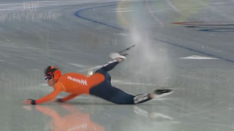 Olympische ijshal Milaan valt stil na valpartij topschaatsster Suzanne Schulting: 'Een beetje gekkig'