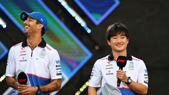 Boze Yuki Tsunoda crasht met opzet bijna tegen teamgenoot Daniel Ricciardo