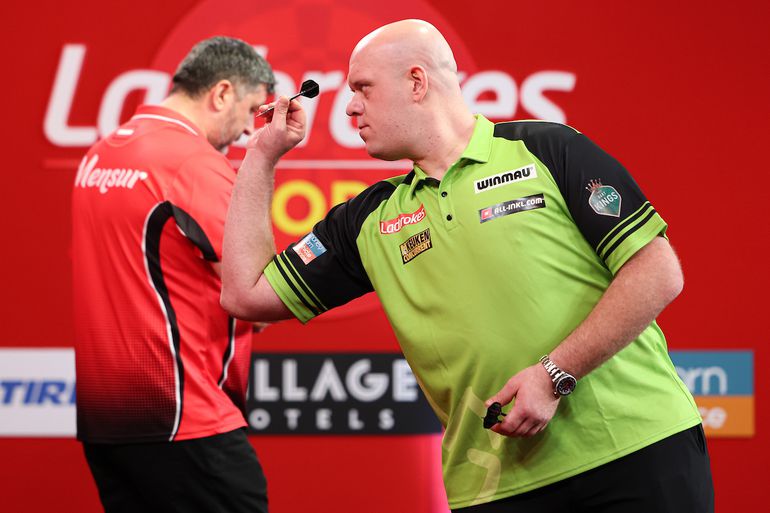 Darts UK Open | Exit voor Michael van Gerwen, Dirk van Duijvenbode én Raymond van Barneveld