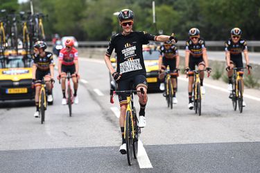 Vuelta-winnaar Sepp Kuss heeft mooie woorden over voor gestopte oud-ploeggenoot Nathan van Hooydonck