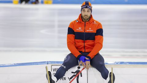 Topschaatser Kjeld Nuis oppert nieuw idee na pijnlijke diskwalificatie: 'Nu ligt je hele seizoen in puin'