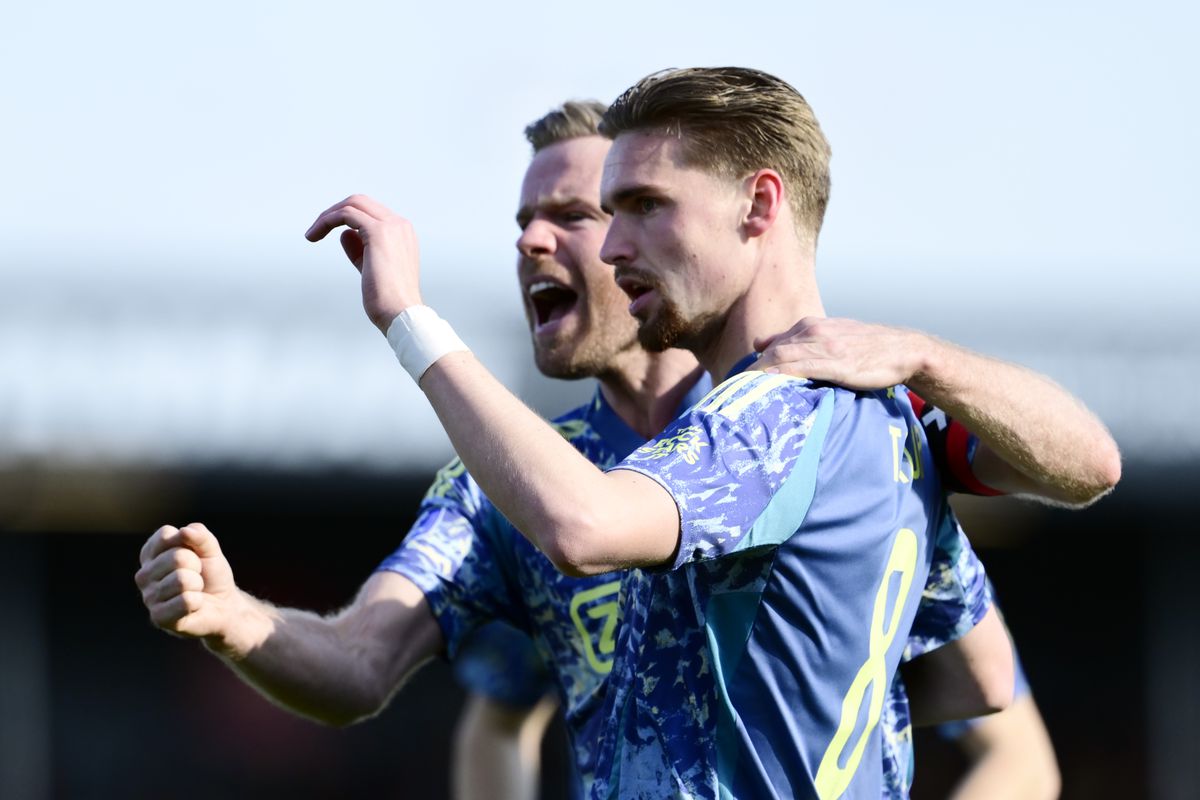 Ajax komt weer goed weg in titelstrijd met PSV: 'Verschil tussen de koploper en de achtervolger'