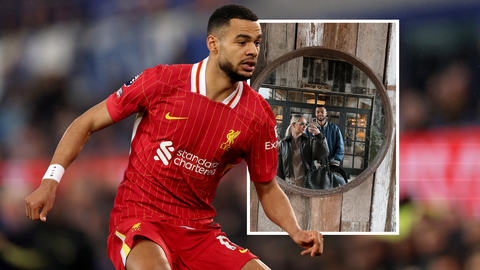 Liverpool-ster Cody Gakpo geniet samen met zijn vriendin van welverdiende 'family time'