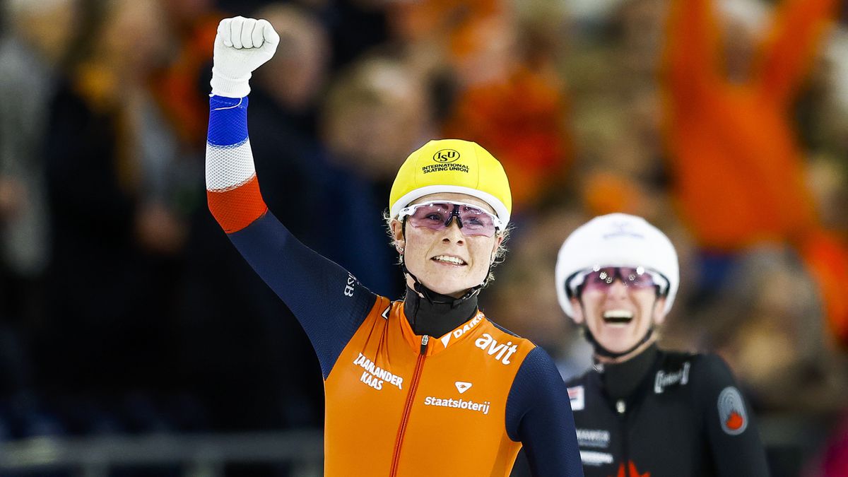 Marijke Groenewoud bekroont zestien ererondes in Thialf met schitterende fotofinish op mass start