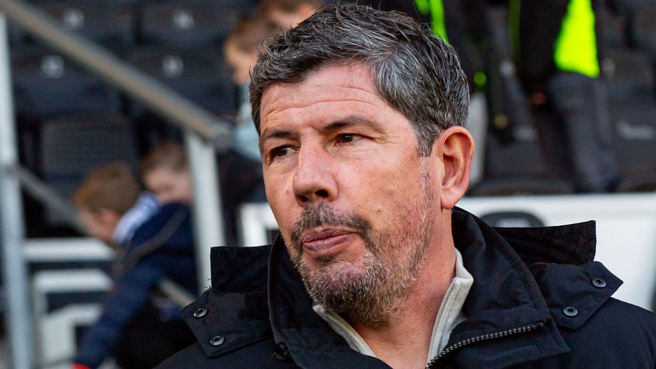 Heracles wint van PEC Zwolle maar ziet trainer vertrekken: 'Ik ga op zoek naar een nieuw avontuur'