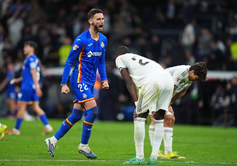 Real Madrid loopt met tien man tegen onverwachtste nederlaag aan én heeft slecht nieuws over sterspeler