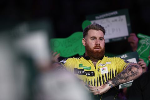 Voormalig halve finalist op WK darts wilde met tegenstander op de vuist na beschuldiging van valsspelen